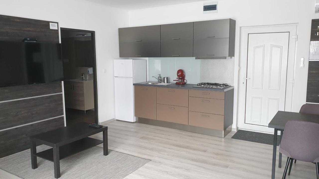 Bfg Apartman Apartment Егер Екстериор снимка