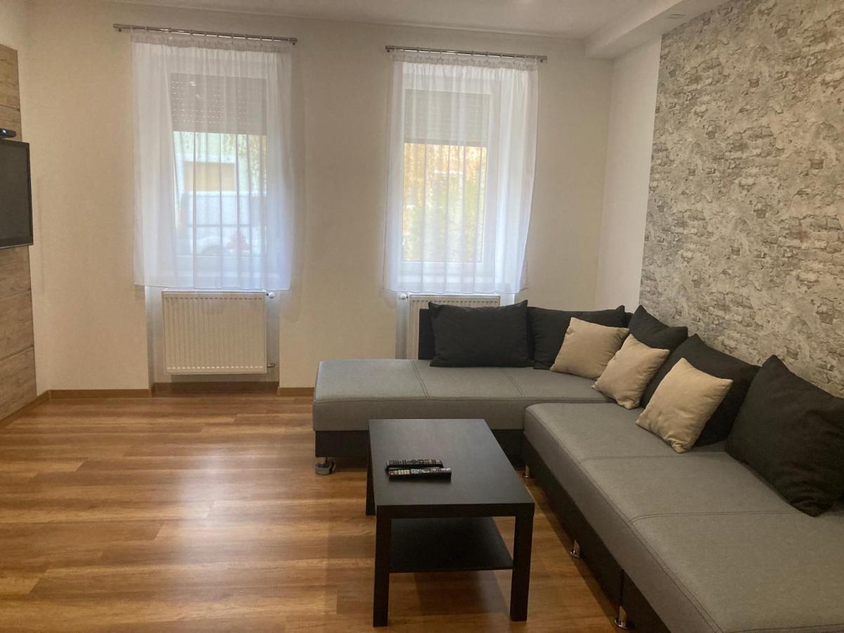 Bfg Apartman Apartment Егер Екстериор снимка